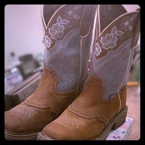 Woman’s Justin’s boots 7-1/2